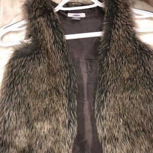 Old navy fur vest little girl